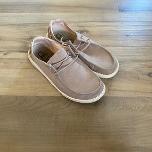 Women’s Size 7 Blush Hey Dude